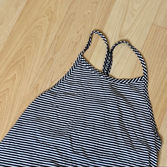 STRIPPED HALTER TANK HOLLISTER - Picture 4 of 10